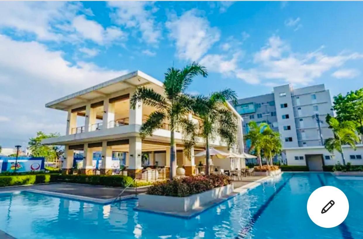 8 Spatial Condominium Davao Exterior photo